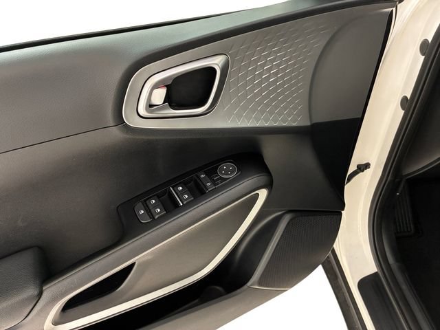 Used 2024 Kia Soul LX w/ Option Group 015 FWD image 13