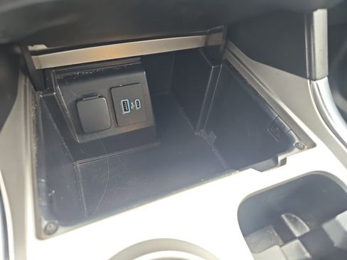 Used 2020 Ford Explorer Platinum w/ Premium Technology Package image 33