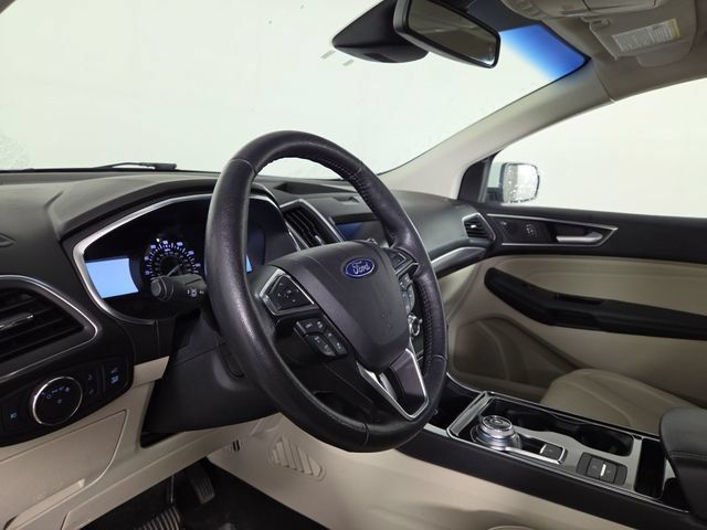 Used 2020 Ford Edge Titanium AWD/4WD image 14