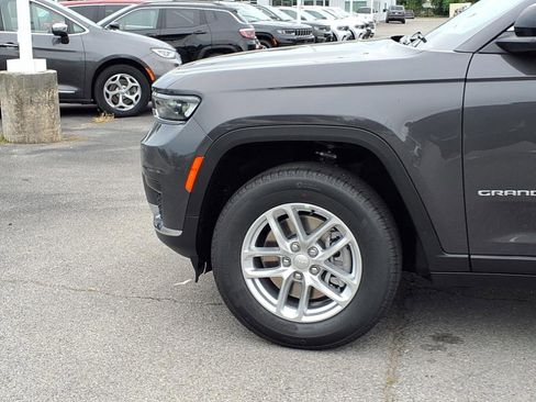 Used 2025 Jeep Grand Cherokee L Laredo image 11