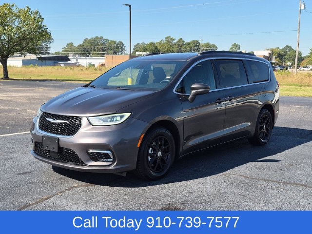 Used 2022 Chrysler Pacifica Touring FWD image 7