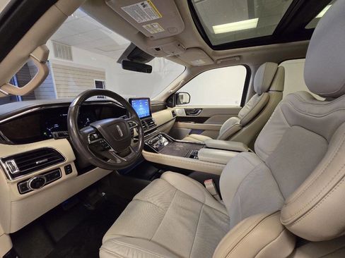 Used 2019 Lincoln Navigator Reserve AWD/4WD image 12