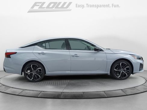 New 2025 Nissan Altima 2.5 SR image 8