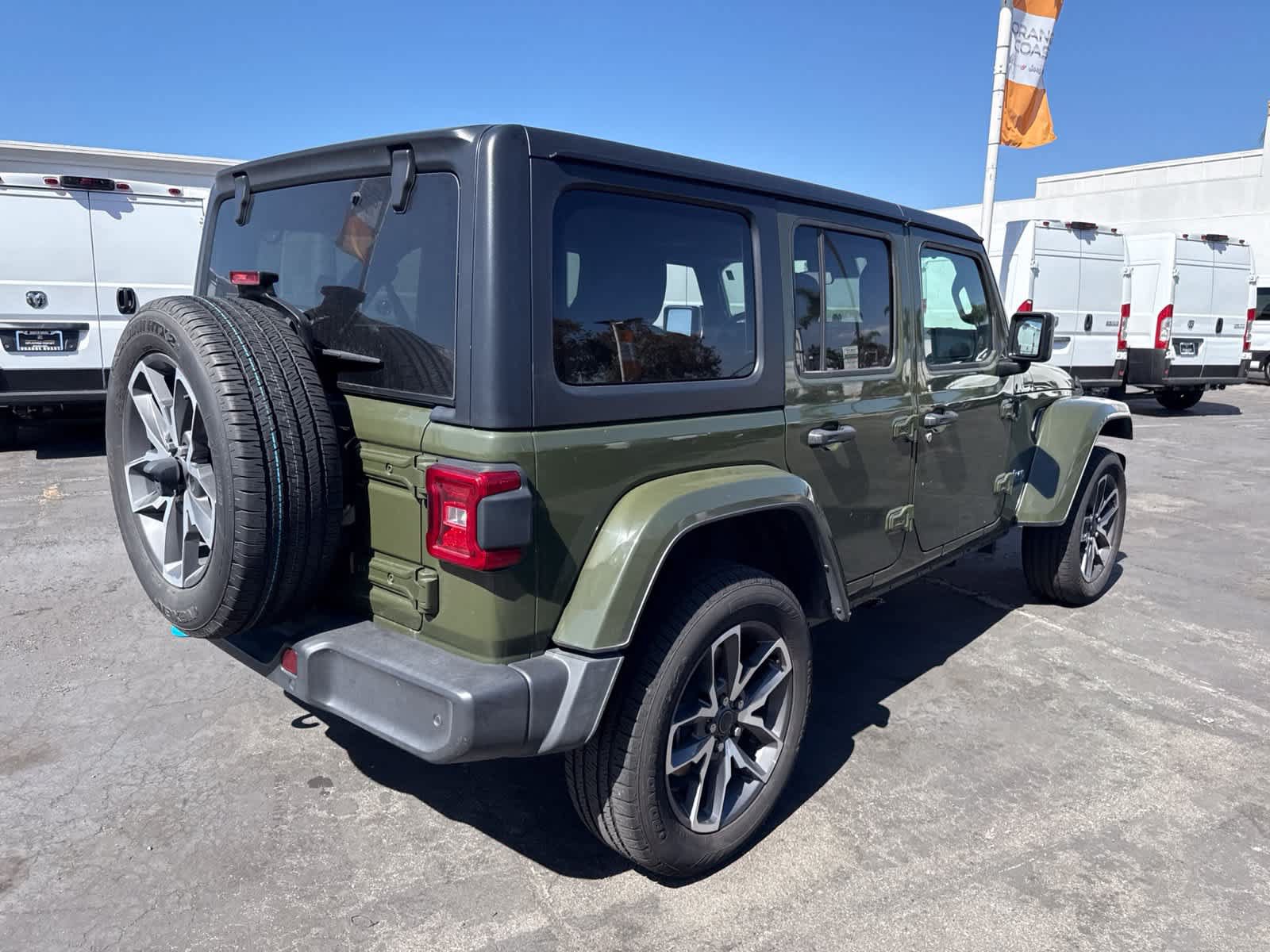 Used 2024 Jeep Wrangler Unlimited w/ Convenience Group AWD/4WD image 14