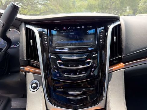 Used 2020 Cadillac Escalade Premium Luxury AWD/4WD image 14