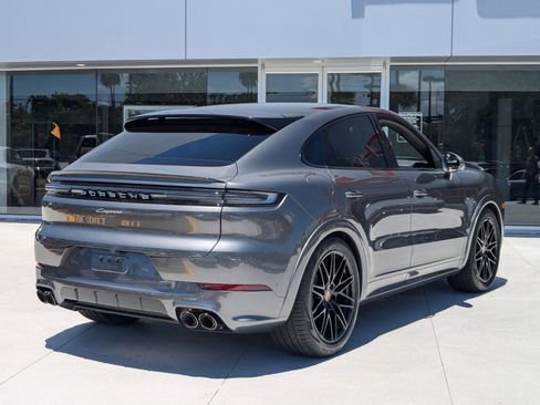 New 2025 Porsche Cayenne Coupe image 9