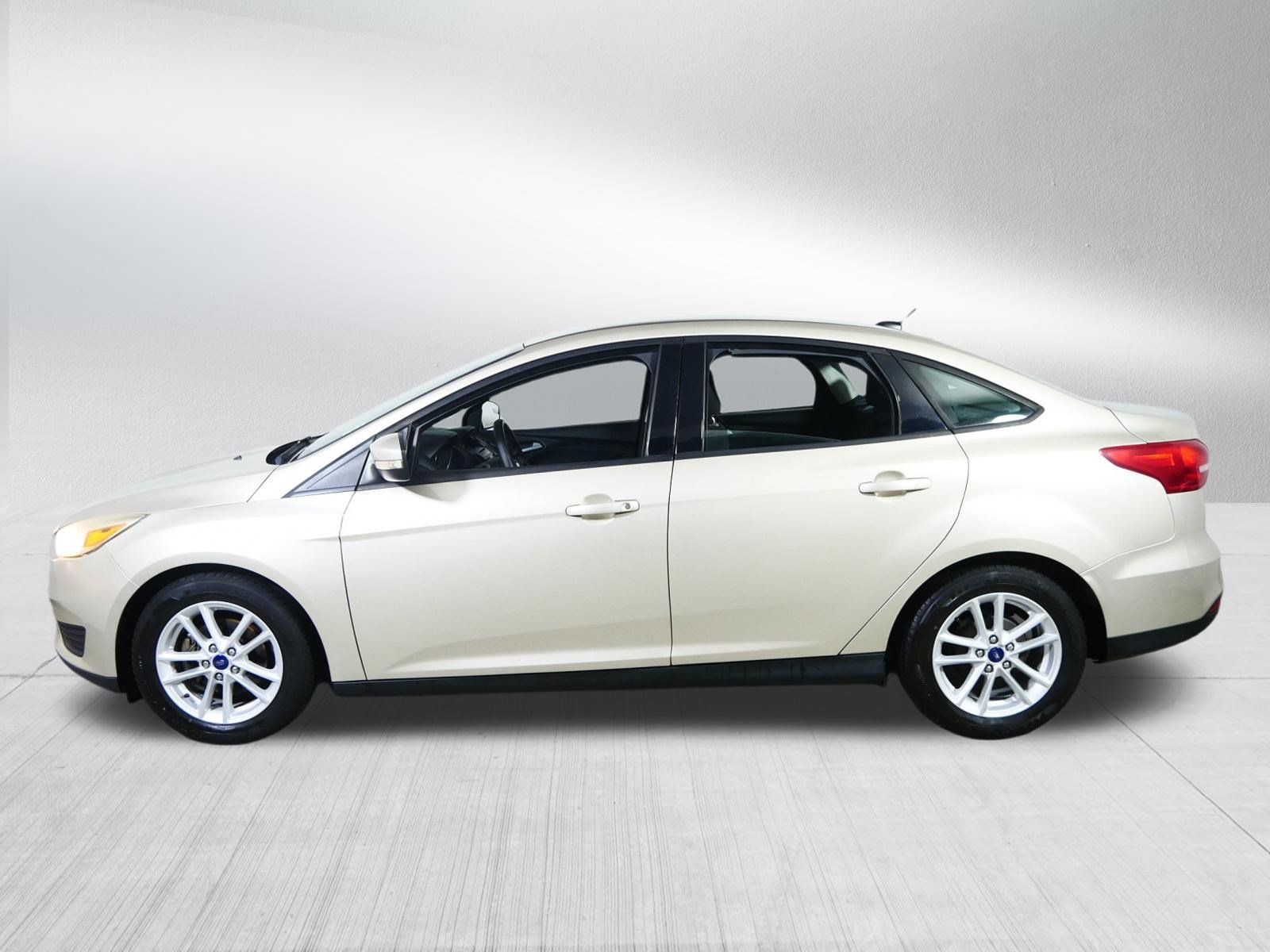 Used 2017 Ford Focus SE FWD image 4