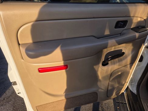 Used 2004 GMC Yukon XL SLT w/ Preferred Equipment Group image 9