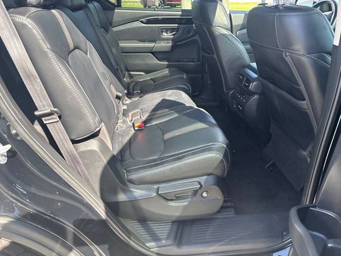 Used 2023 Honda Pilot Touring image 32