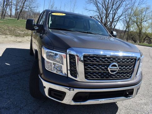 Used 2018 Nissan Titan SV w/ SV Convenience Package image 10