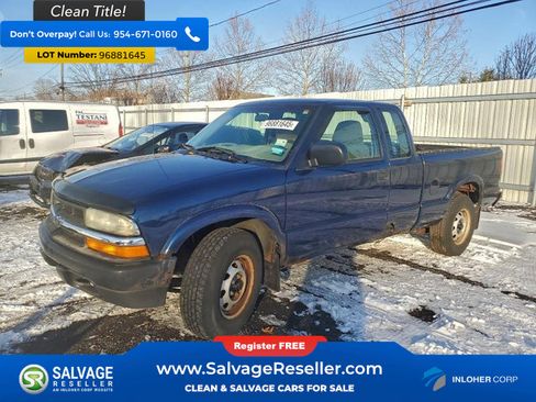 Used 2003 Chevrolet S10 Pickup 4x4 Extended Cab image 1