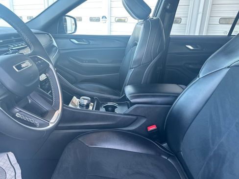 Used 2024 Jeep Grand Cherokee Altitude image 15