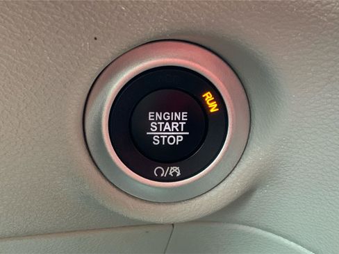 Used 2024 Chrysler Pacifica Touring-L FWD image 35