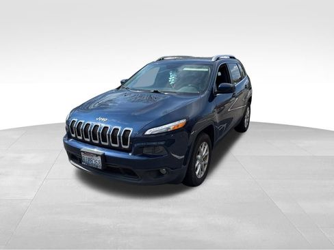 Used 2018 Jeep Cherokee Latitude Plus image 5