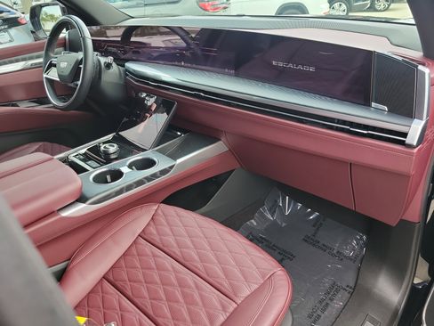 Used 2025 Cadillac Escalade ESV Premium Luxury w/ Touring Package image 11