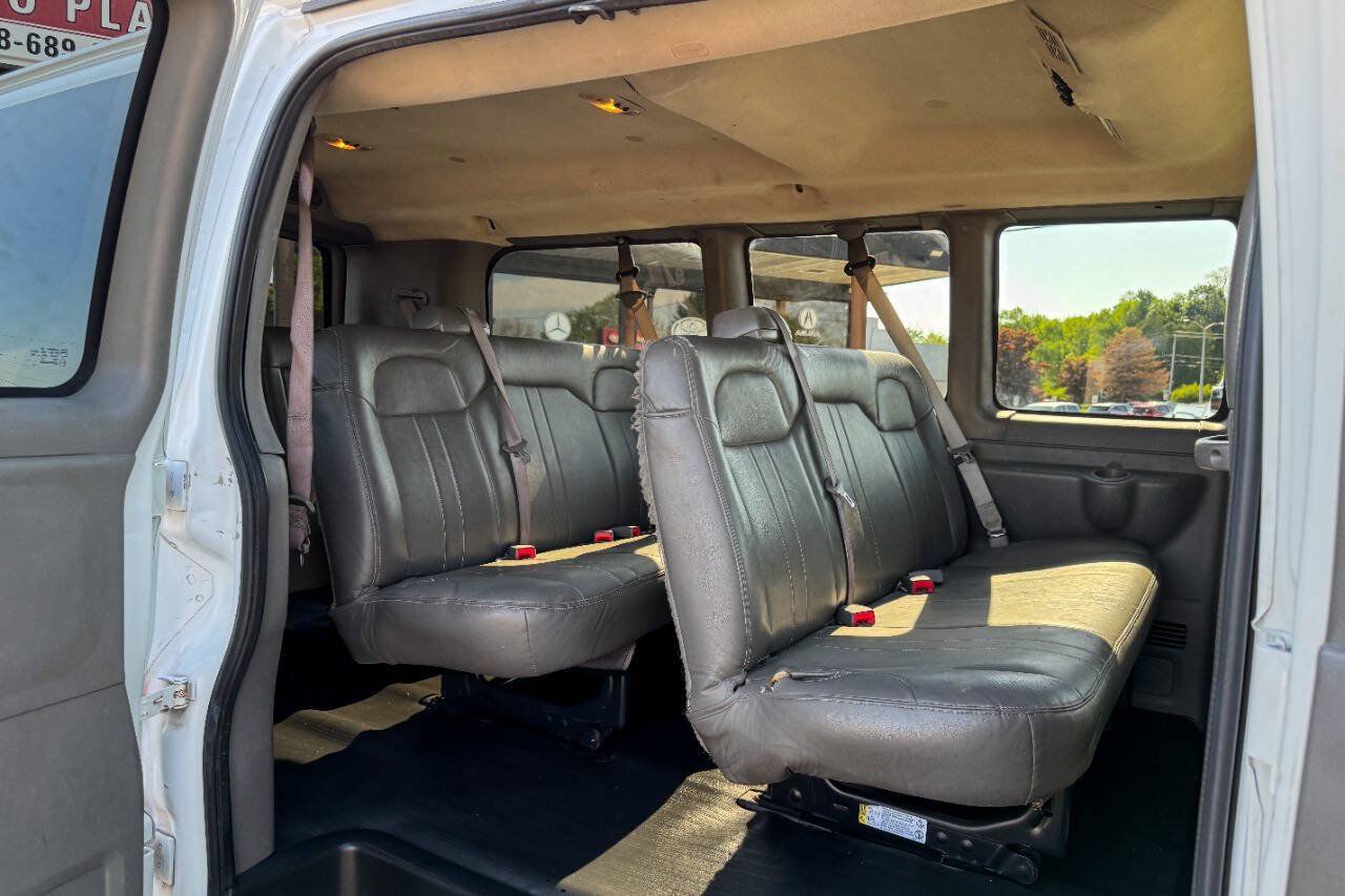 Used 2018 Chevrolet Express 2500 LS w/ Driver Convenience Package RWD image 13