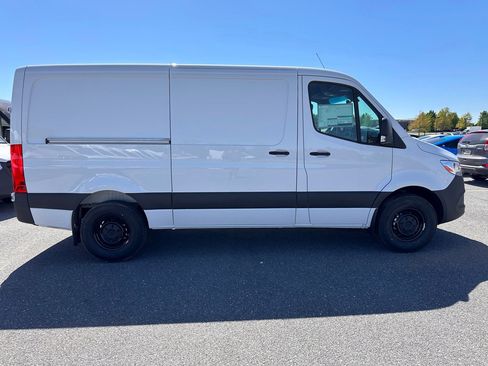 Used 2025 Mercedes-Benz Sprinter 2500 image 3