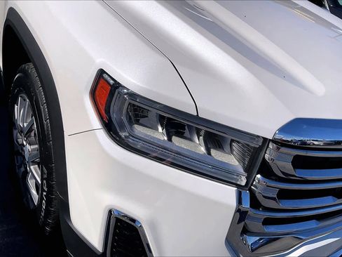 Used 2021 GMC Acadia SLT image 27