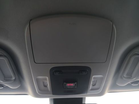 Used 2019 Toyota Camry L image 6