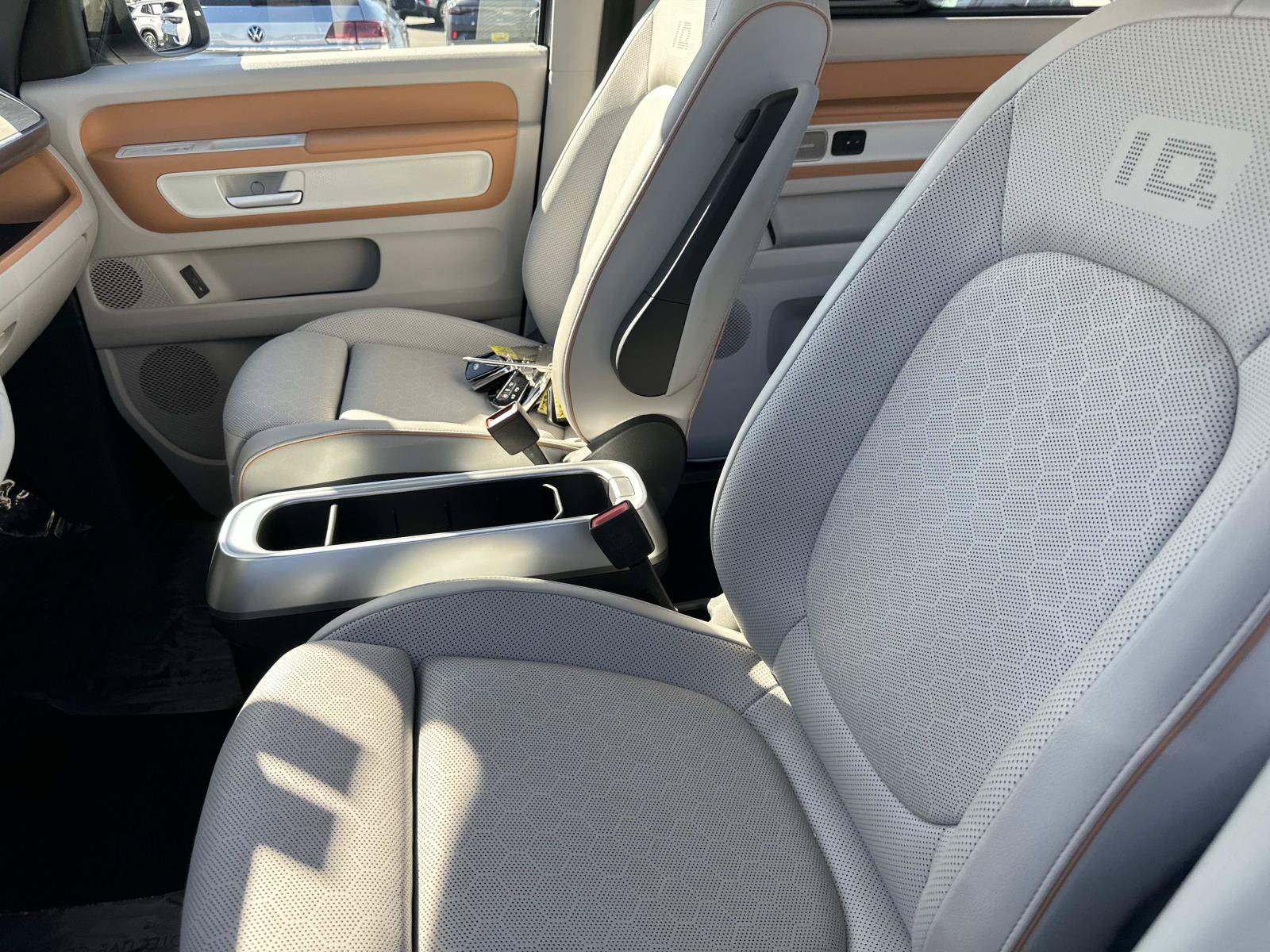 Certified 2025 Volkswagen ID. Buzz 1st Edition AWD/4WD image 23