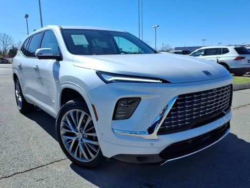 Used 2025 Buick Enclave Avenir w/ Super Cruise Package image 1
