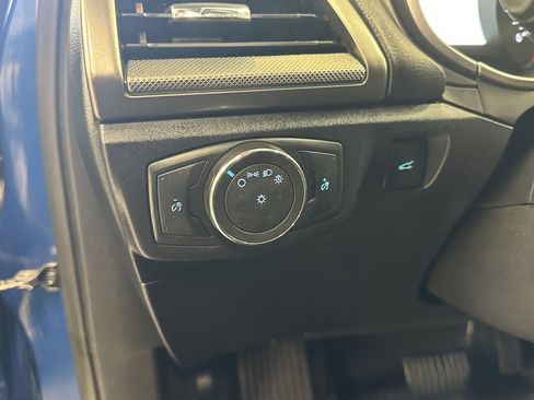 Used 2017 Ford Fusion SE w/ Fusion SE Technology Package image 21