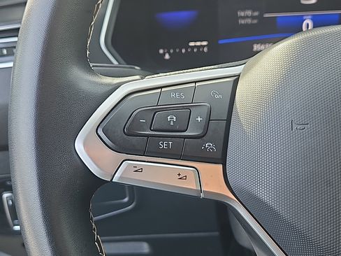 Certified 2022 Volkswagen Tiguan SE image 16