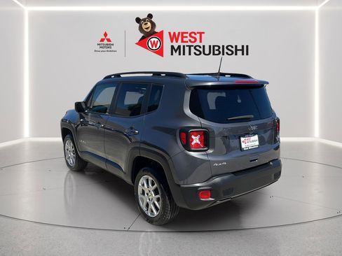 Used 2023 Jeep Renegade Latitude w/ Sun & Fun Group image 4