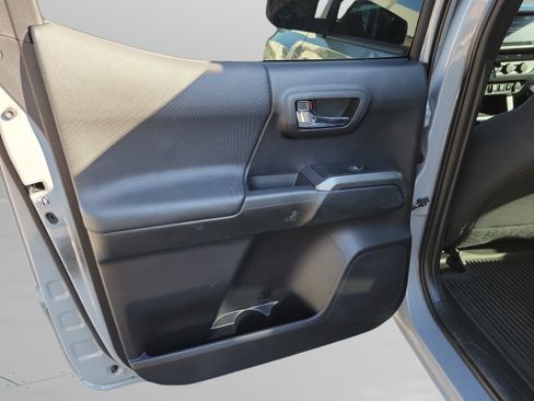 Used 2020 Toyota Tacoma TRD Sport RWD image 24