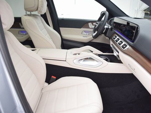 New 2026 Mercedes-Benz GLS 580 4MATIC image 15