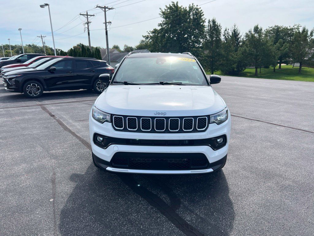 Used 2023 Jeep Compass Limited AWD/4WD image 2