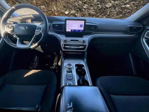 Used 2023 Ford Explorer XLT image 13