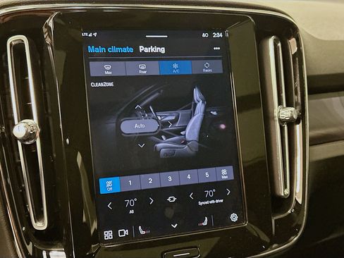 Used 2023 Volvo XC40 Recharge Plus image 24