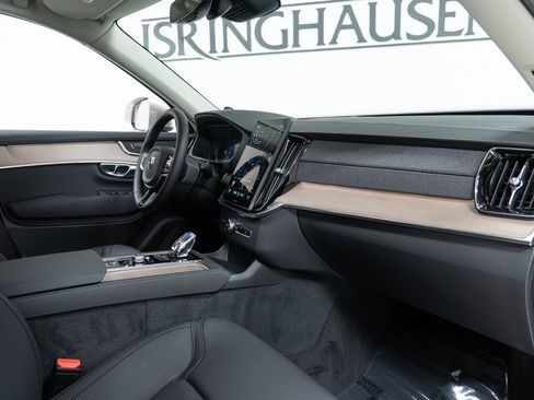 New 2026 Volvo XC90 B6 Plus image 21