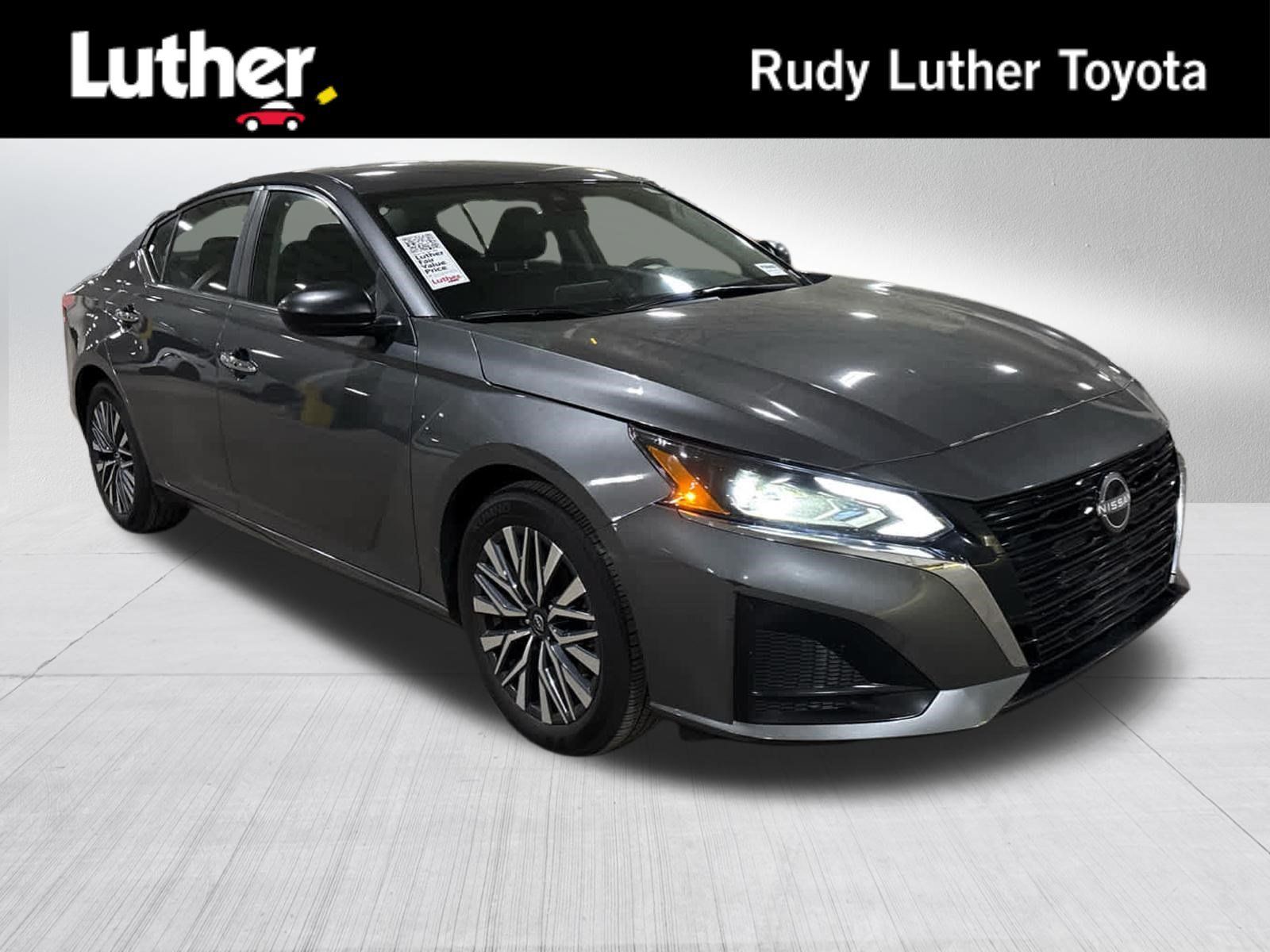 Used 2025 Nissan Altima 2.5 SV FWD image 1