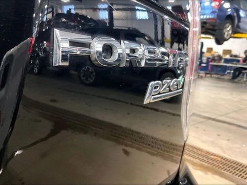 Used 2017 Subaru Forester 2.5i Premium w/ All-Weather Package image 8