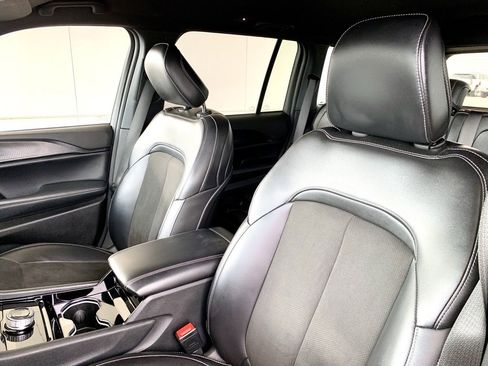 Used 2023 Jeep Grand Cherokee Altitude image 12