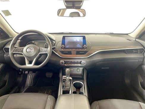 Used 2024 Nissan Altima 2.5 SV FWD image 28