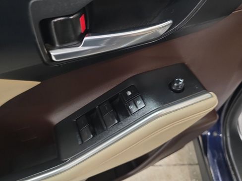 Used 2022 Toyota Highlander XLE image 18