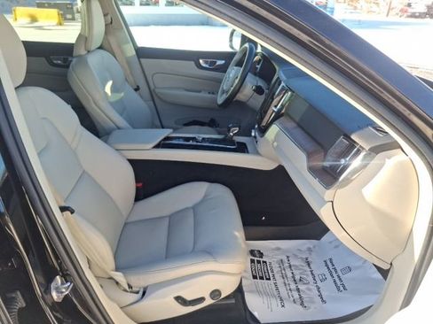 Used 2021 Volvo XC60 T6 Momentum image 33