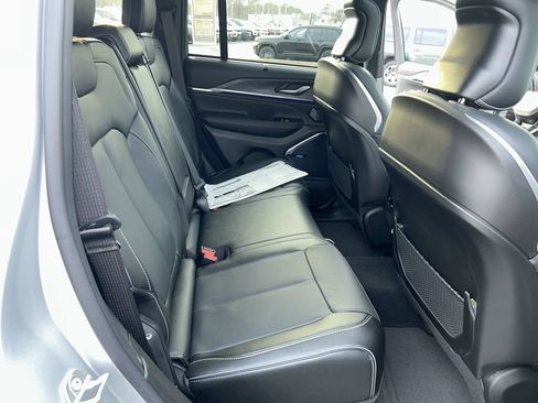 New 2024 Jeep Grand Cherokee Overland w/ Advanced Protech Group III AWD/4WD image 11