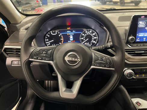 Used 2025 Nissan Altima 2.5 SV AWD/4WD image 24