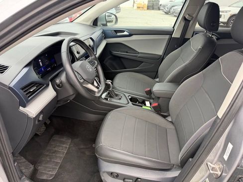 Used 2024 Volkswagen Taos SE FWD image 4