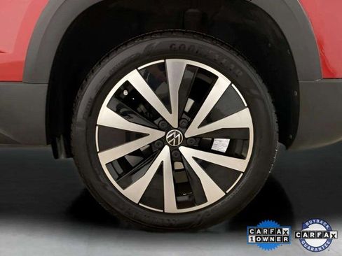 Used 2024 Volkswagen Taos SE image 29