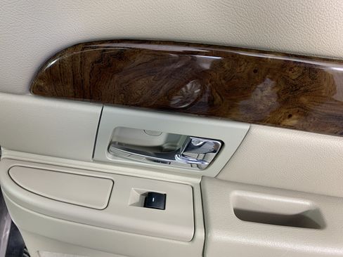 Used 2010 Mercury Grand Marquis LS RWD image 29