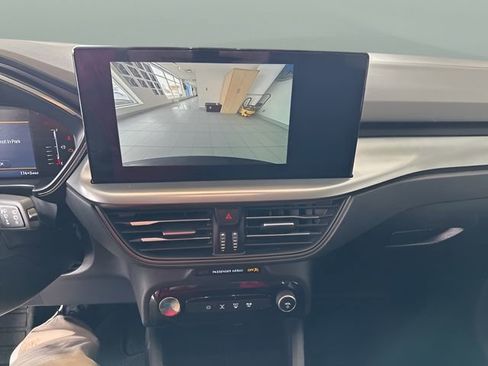 Used 2024 Ford Escape SE image 12