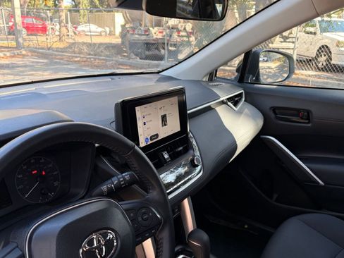 Used 2025 Toyota Corolla Cross LE image 29