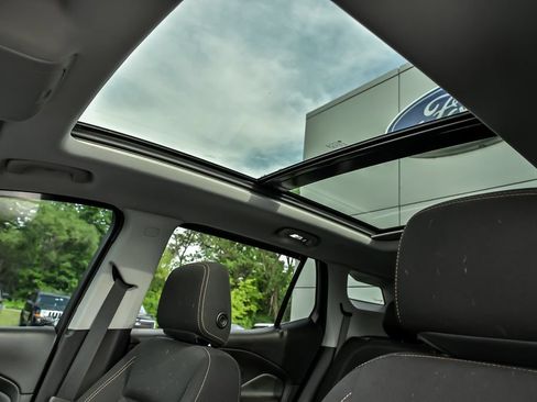 Used 2021 GMC Terrain SLE w/ Driver Convenience Package FWD image 17