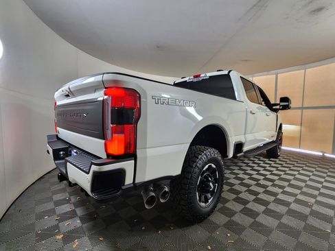 Certified 2025 Ford F250 Platinum w/ Tremor Off-Road Package image 7