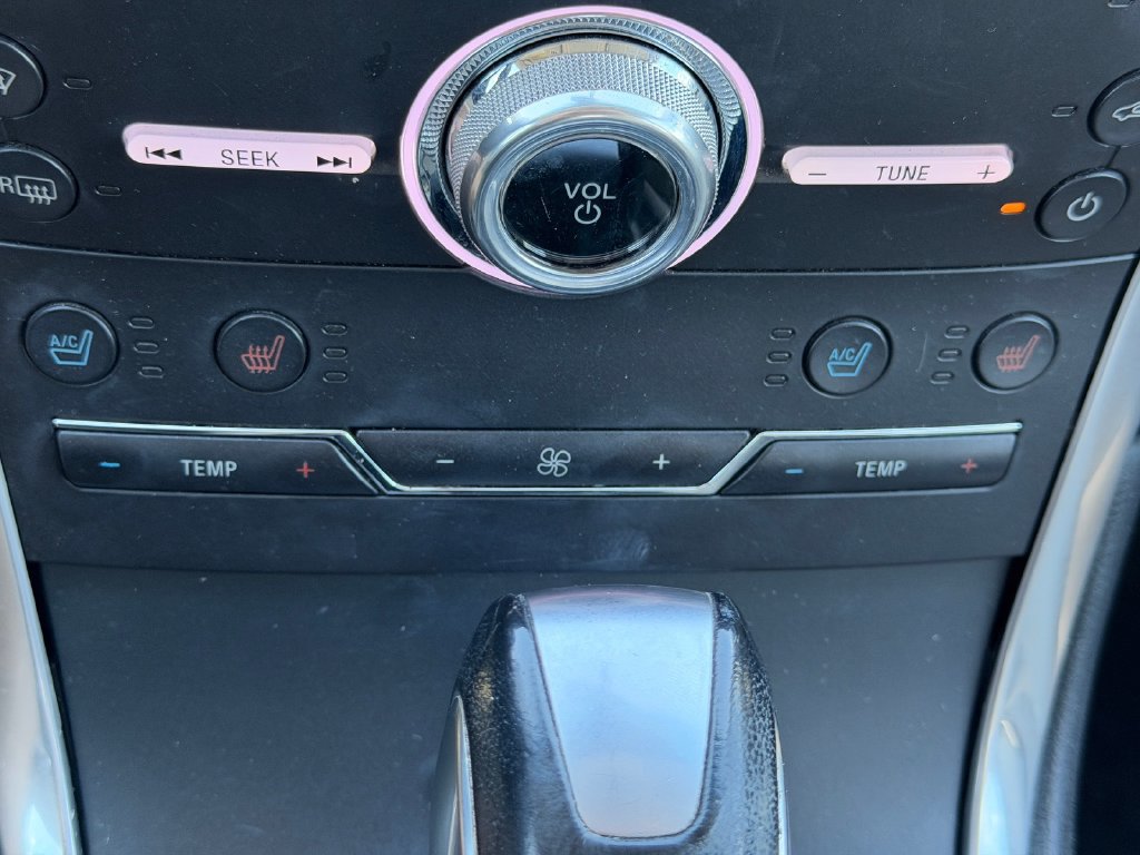 Used 2018 Ford Edge Titanium w/ Equipment Group 301A FWD image 20